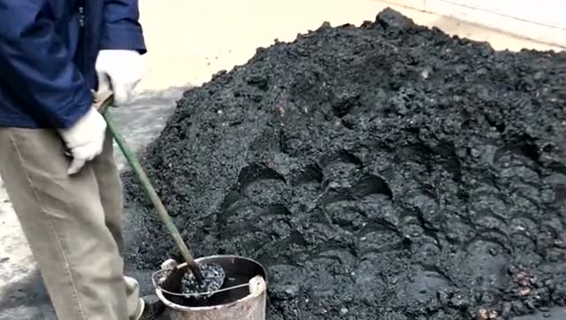 原来蜂窝煤是这样打出来的,看完真是长见识了!