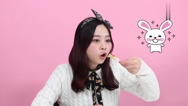 《小伶玩具》吃的样子好搞笑