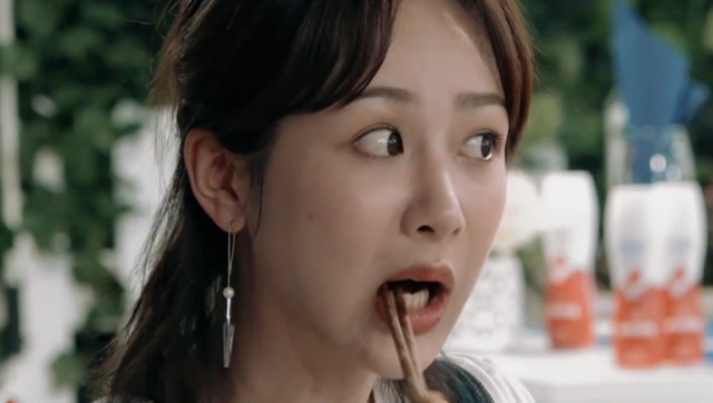 黄晓明吃饭时间又开会!杨紫不停嘴被怒怼,网友:心疼!