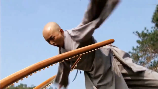 大章鱼把小和尚吊在空中小和尚一着急竟咬她的触角结果太逗了