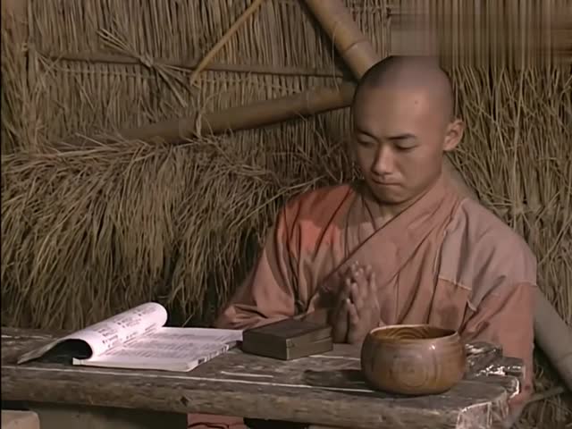 济公游记:小和尚有饭却不能吃,却不得不憋着,多么搞笑啊
