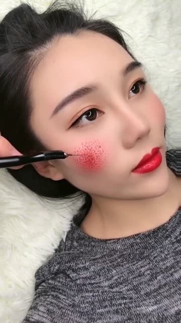 是谁说腮红要天天涂,说了你可能不信,这纹腮红的手艺一年就能买大g