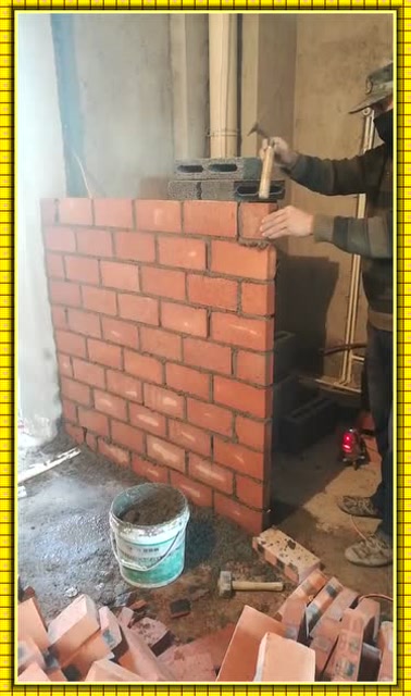 大哥用单砖砌墙,还要砌3米高,就不怕倒吗?