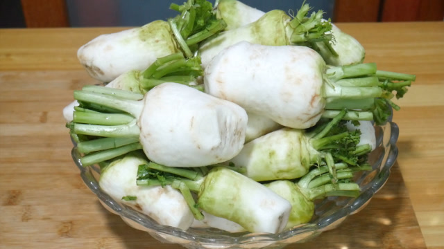 大头萝卜竟然还能这样腌,婆婆教我独特的腌制法,脆爽又好吃
