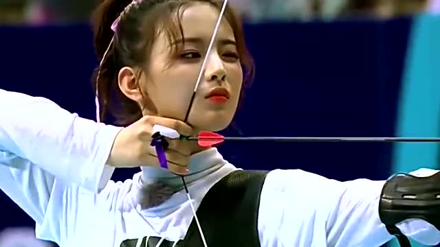杨超越射箭,解说大赞镜头师:这一个角度好帅啊!