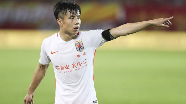 国足清流山东鲁能蒿俊闵!年薪900万从不奢侈,存钱孝顺父母