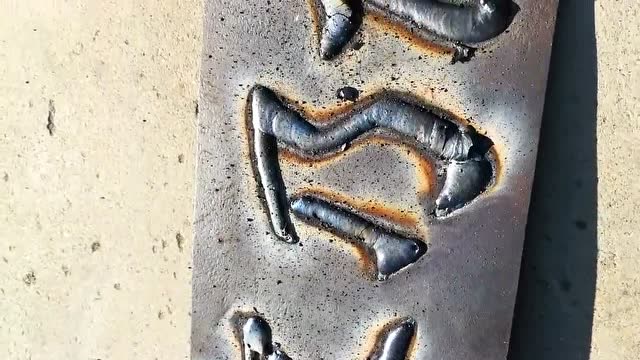 老板花300请的焊工,看到焊的这几个字后,这是个高手!