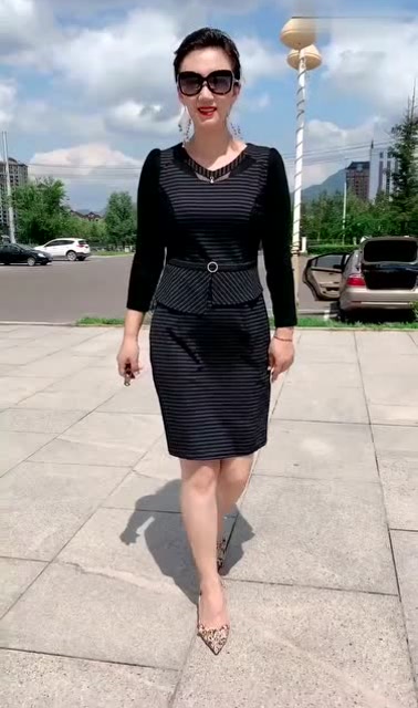 收腰连衣裙大姐,打造甜美淑女风