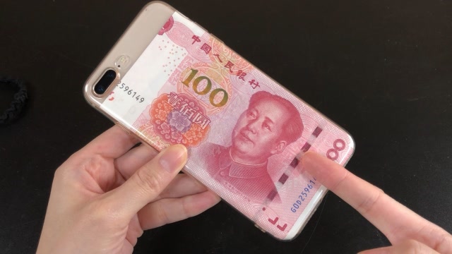 不管什么牌子的手机,手机壳后面要放一张钞票,别不当事,告知家里人