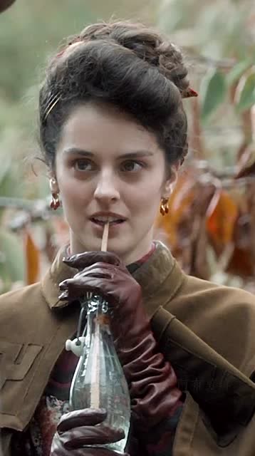 诺米梅兰特,美得像一幅油画,让人挪不开眼睛!