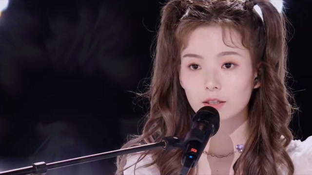 陈卓璇自弹自唱《无羁》令人心动