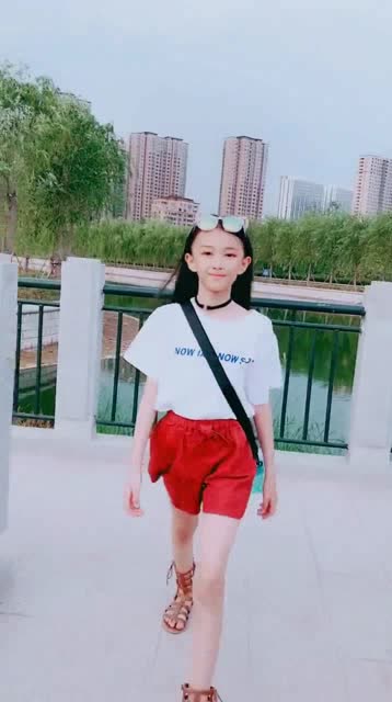 十岁的童模宋小睿,只要一听见音乐,就能即兴走秀,太厉害了