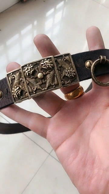 今天收了一个清代的腰带,非常精美,上面有四头狮子!