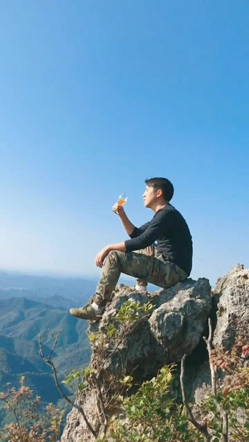 喝着蜂蜜坐在这,真的是人生巅峰啊