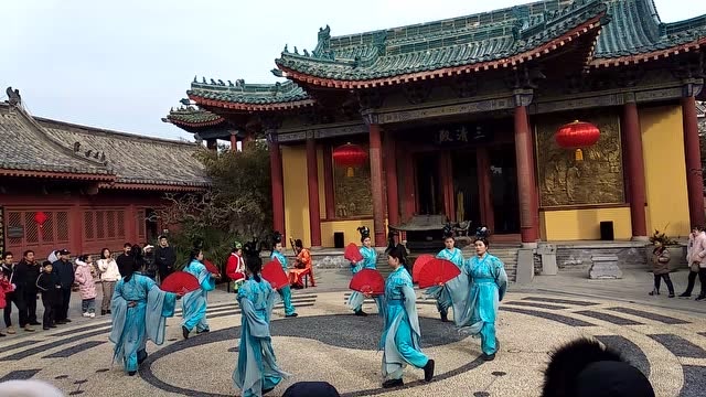 开封府三清殿太极八卦演武场女团太极扇表演