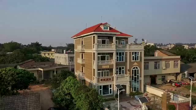 广西农村土豪,一千多万的豪华别墅落成,城里人自叹不如 !