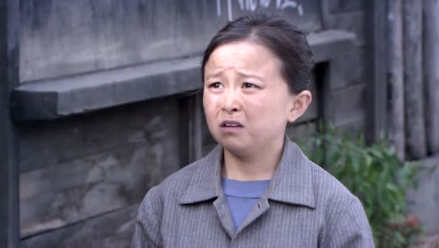 恶婆娘抓住袖珍妈妈不放,一开口就是两万,是要买断自己儿子的钱