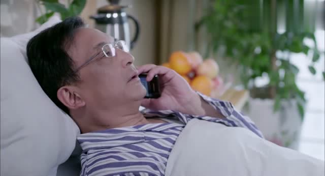 千金归来:赵毅爸爸打电话给佳慧,要给她重要东西,佳慧急忙去找