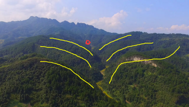 航拍贵州大山,发现一"万马归槽"之地,像这样的风水宝地太气派了!