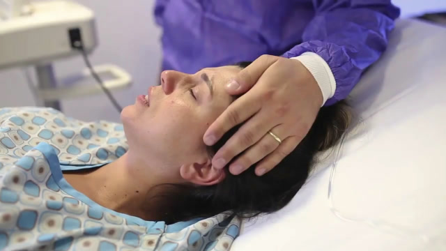 医院跟拍产妇艰辛的顺产生子过程每一位妈妈都是这样平凡而伟大