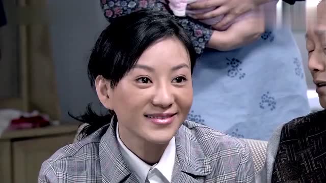 金婚:燕妮生了孩子抱回家,全家人喜欢得不得了,都不让多多摸