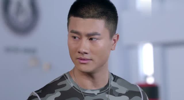 麻辣变形计:硬核教官竟只用25秒,就把四位学员给打倒了