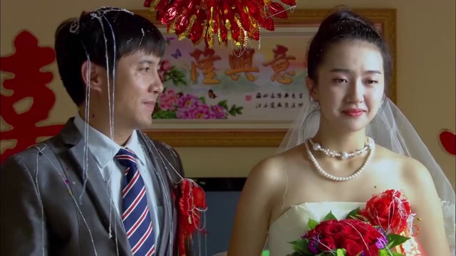 可怜天下父母心!傻儿子这下终于娶到儿媳妇,农村大妈很是欣慰