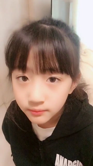 中日混血的小女孩