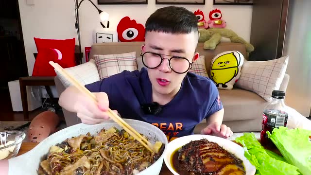 光小强吃播这个茄子焖面真的绝了虽然是年前库存了味道真的是逆天啊