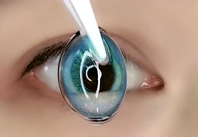 最近超喜欢的绿色美瞳,上眼清澈透亮,真的特别好看啊