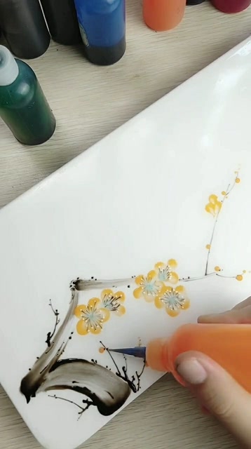 这种颜色的梅花还挺少见用果酱画出来特别漂亮