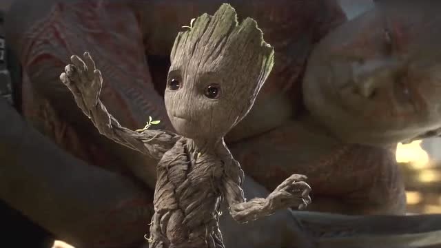 漫威小树格鲁特这也太萌了,队友在浴血奋战,他在这里跳舞