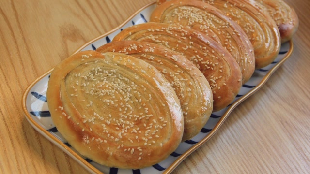 俘获全家人胃口的老北京椒盐烧饼,椒香酥脆,学会了给家人露一手