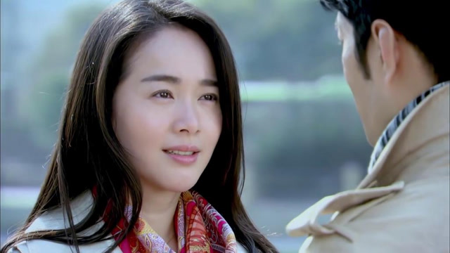 苦咖啡大结局:叶欣和男友和好如初,两人紧紧抱在一起,幸福美满