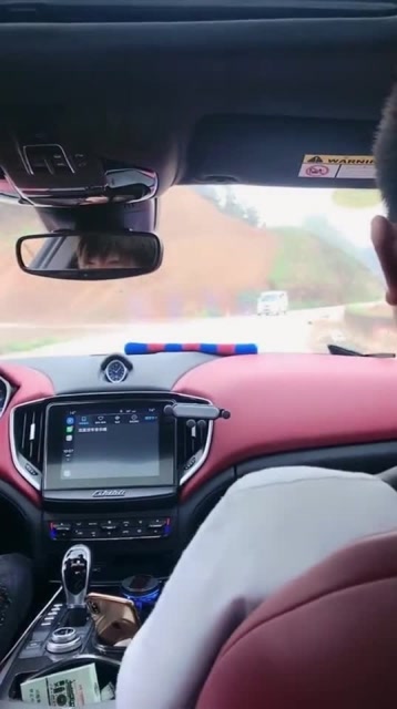 许华升开玛莎拉蒂去玩耍