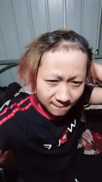 葬爱家族大佬自拍,小伙你这发型出门看得见路吗哈哈