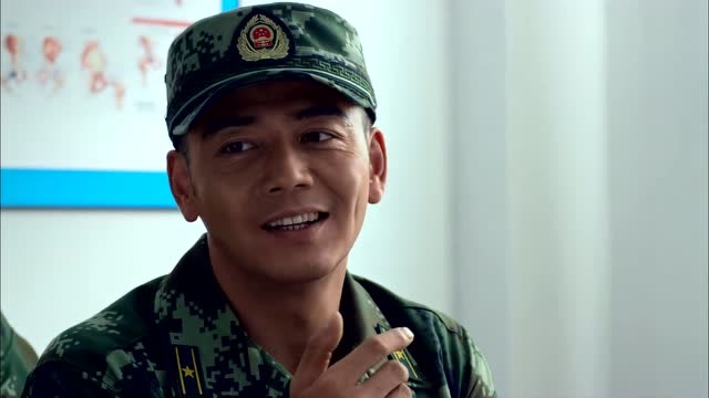 利刃出击:刘闯受伤在医务室包扎,正在借机泡妞,怎料半路冒出来个电