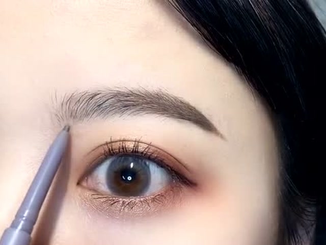 圆脸落尾眉画法,新手还不会的赶快学一下很简单!