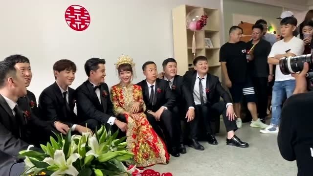 邓伦来石家庄当伴郎了,邓伦的发小结婚大喜之日,本人真是太帅了!