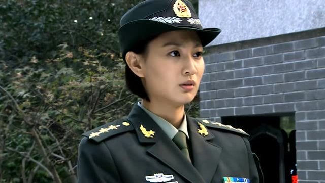 列兵带上尉女友回家,司令爷爷看到军衔后,不淡定了!