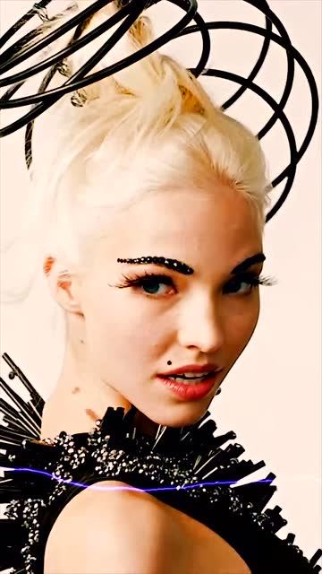 安娜这是缪星人转职当杀手了?