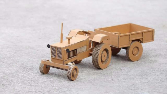 手工达人教你用纸板制作一辆带货斗的电动拖拉机,完成后太酷了
