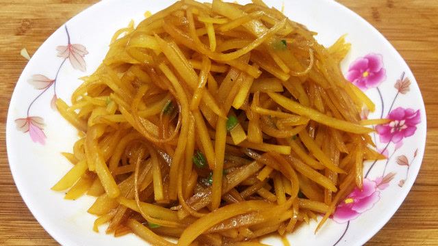 酱油土豆丝的做法,土豆丝不粘锅的技巧都分享给大家,收藏起来