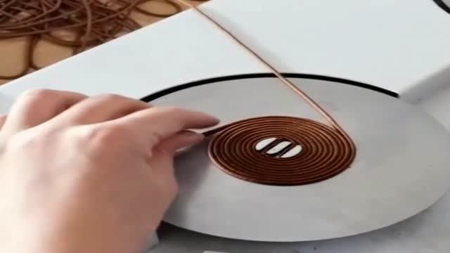 传说中的盘香制作,师傅说这一小盘能烧两个小时,太不可思议了