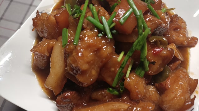 教你做一道比饭店还好吃的红烧猪腿肉,香辣软糯,直流口水