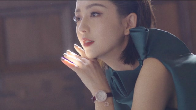 emporio armani大中华区及亚太区女士腕表形象代言人佟丽娅演绎品牌