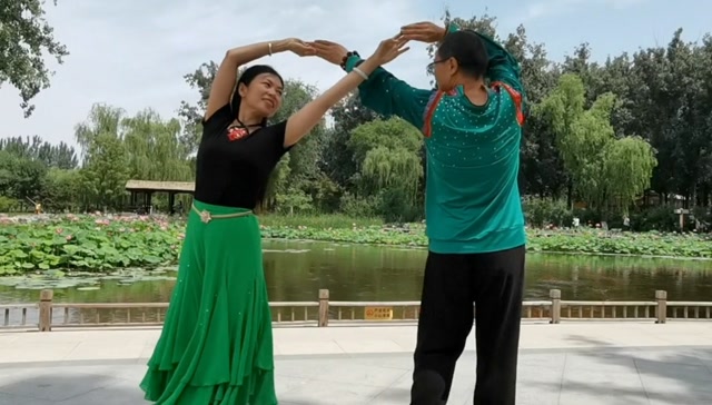 交谊舞伦巴 在那东山顶上 杨艺编舞