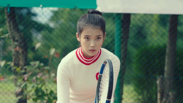 iu打网球的样子,你喜欢吗?