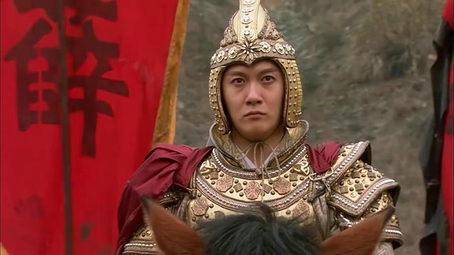 薛丁山:金莲被打下马,薛丁山冲上去解救,方天画戟把敌将打下马