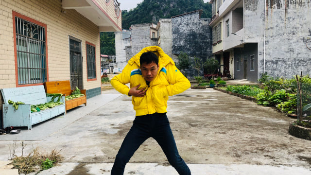 人体掉头魔术如此的简单,阿汉用一分钟教会你,我们一起去看看吧